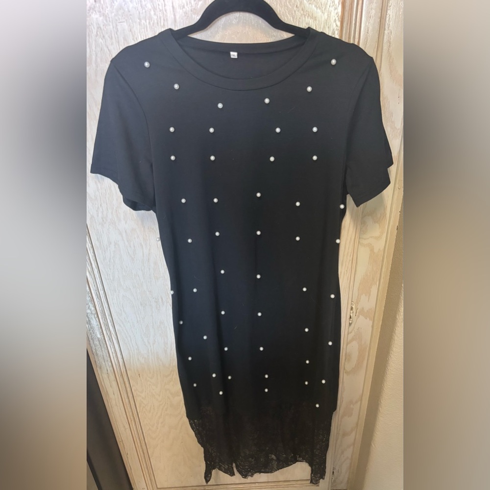 T-Shirt Black Midi Dress with‎ Beads and Lace Trim